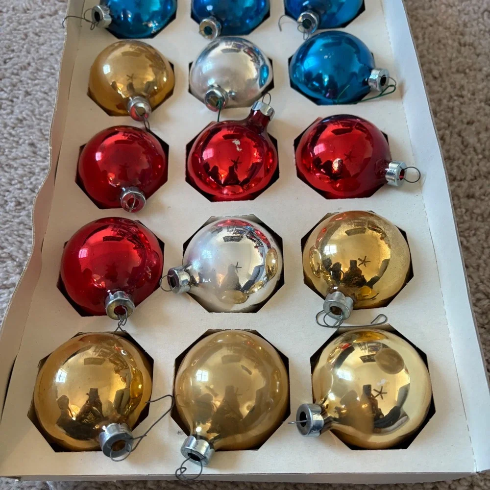 Pyramid Jumbo Christmas Ornaments 15pc Red Blue Silver Gold Made in USA‎ Vintage